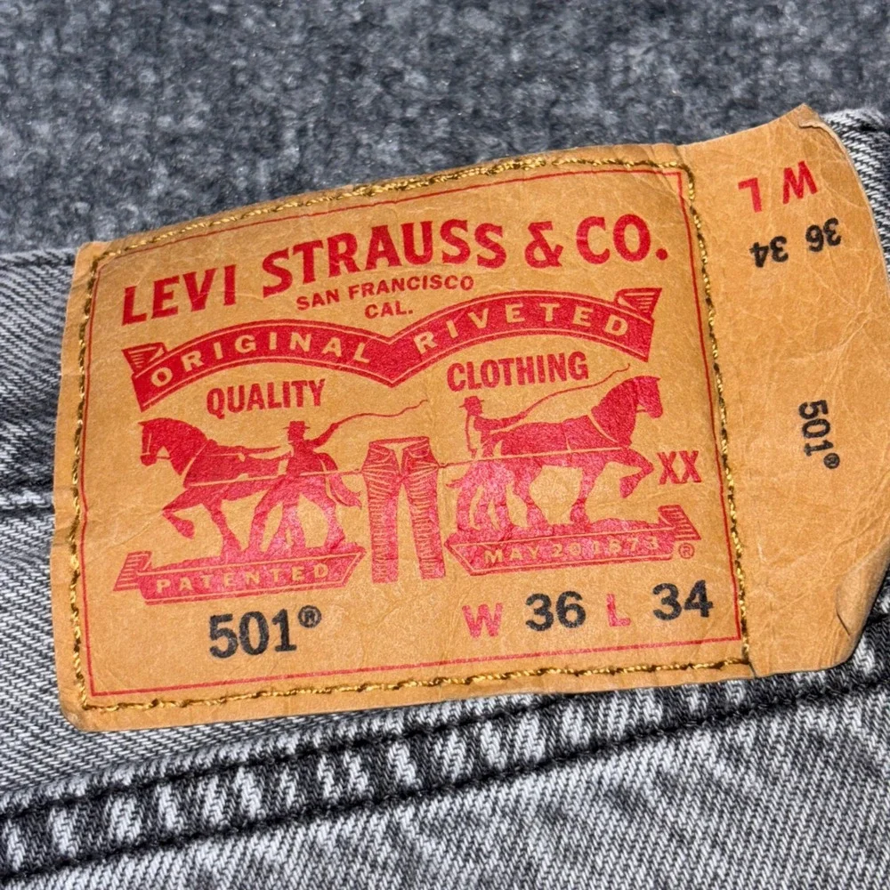Levis 501 Original Fit Mens 36x34 Gray Acid Wash Straight Leg Button Fly Jeans
